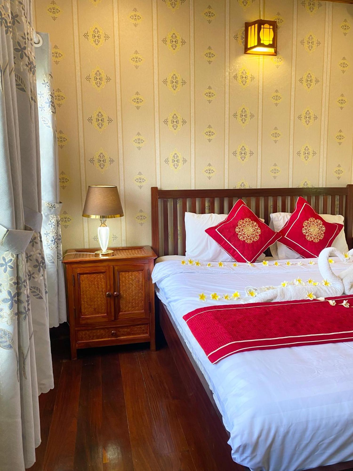 Golden Sun Boutique Hotel Луанг Прабанг Екстериор снимка
