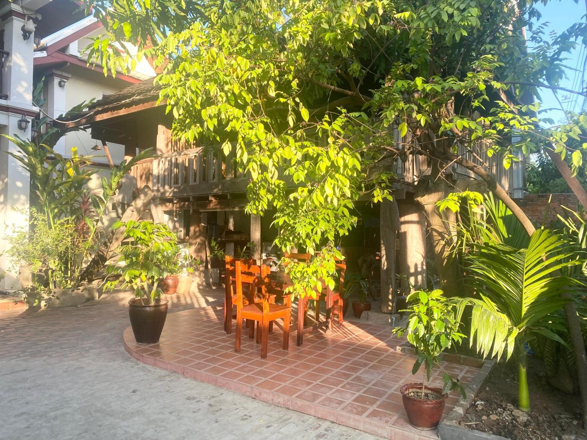 Golden Sun Boutique Hotel Луанг Прабанг Екстериор снимка