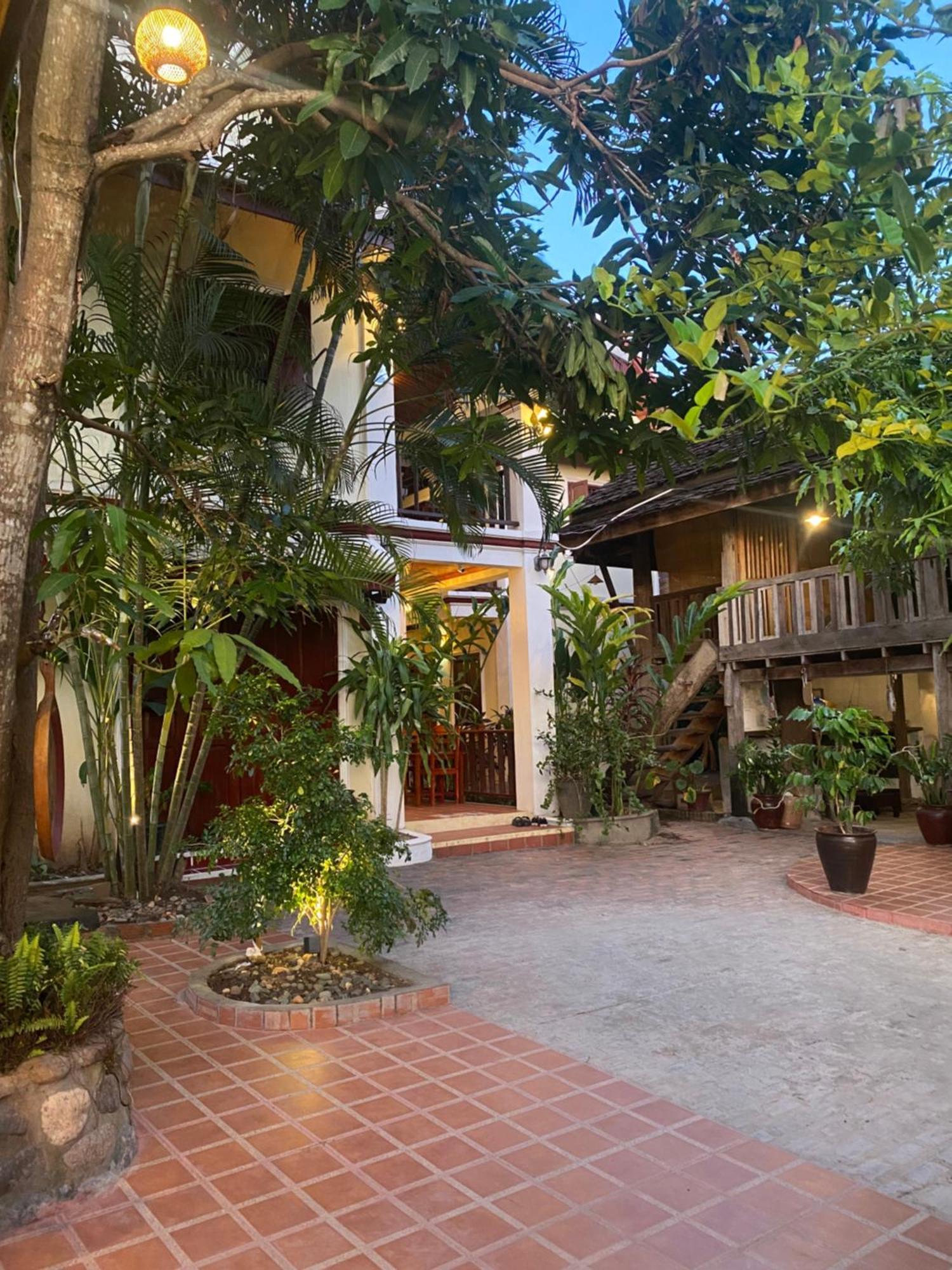 Golden Sun Boutique Hotel Луанг Прабанг Екстериор снимка